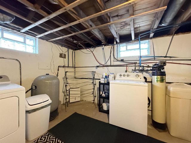 9321 STATE ROAD 21, Omro, WI 54963