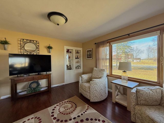 9321 STATE ROAD 21, Omro, WI 54963