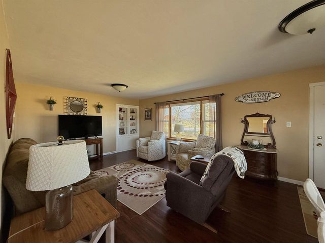 9321 STATE ROAD 21, Omro, WI 54963