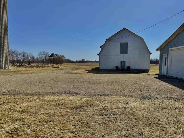 9321 STATE ROAD 21, Omro, WI 54963