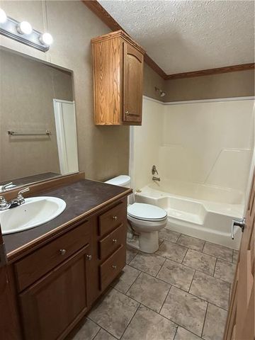 1701 PALMER CHAPEL Road, Pineville, LA 71360