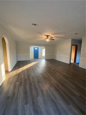 1701 PALMER CHAPEL Road, Pineville, LA 71360