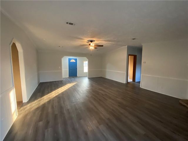 1701 PALMER CHAPEL Road, Pineville, LA 71360