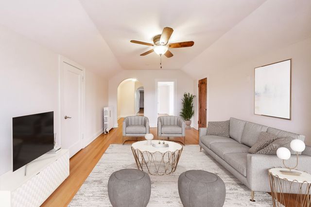 6503 N Maplewood Avenue, Chicago, IL 60645