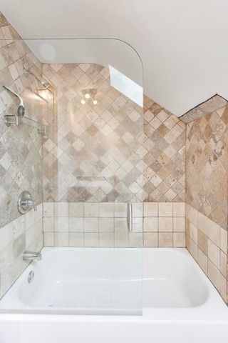 6503 N Maplewood Avenue, Chicago, IL 60645