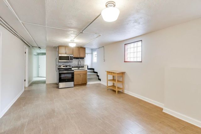 6503 N Maplewood Avenue, Chicago, IL 60645