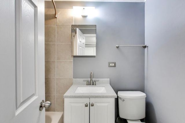 6503 N Maplewood Avenue, Chicago, IL 60645