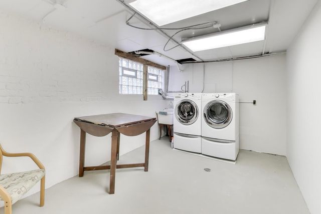 6503 N Maplewood Avenue, Chicago, IL 60645