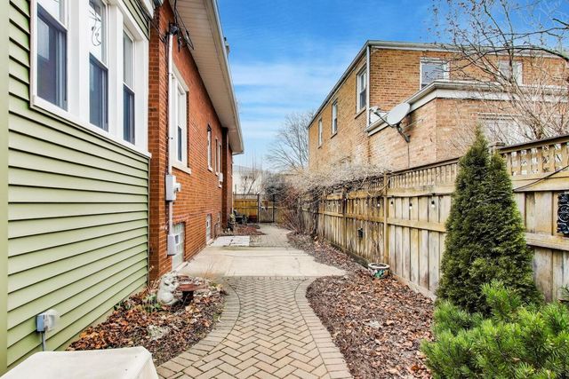 6503 N Maplewood Avenue, Chicago, IL 60645