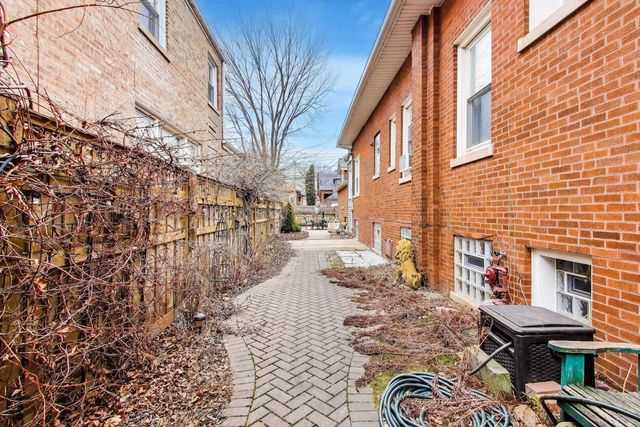 6503 N Maplewood Avenue, Chicago, IL 60645