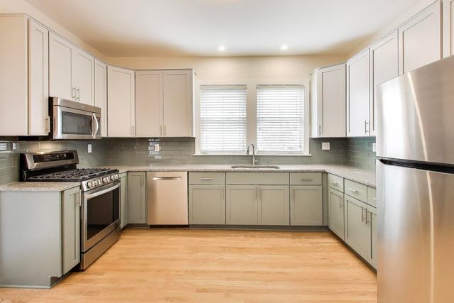 6503 N Maplewood Avenue, Chicago, IL 60645