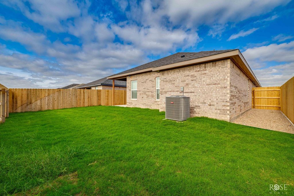 Image 16 of property listing at 6113 Mountain Forest Drive, San Angelo, TX 76904