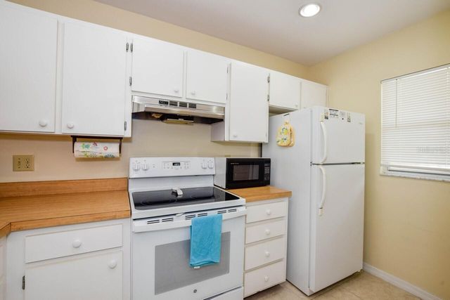 439 CERROMAR LANE 310, Venice, FL 34293