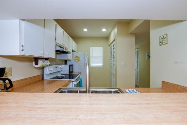 439 CERROMAR LANE 310, Venice, FL 34293
