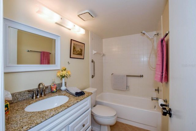 439 CERROMAR LANE 310, Venice, FL 34293