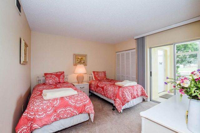 439 CERROMAR LANE 310, Venice, FL 34293
