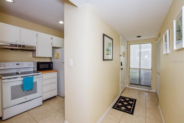 439 CERROMAR LANE 310, Venice, FL 34293