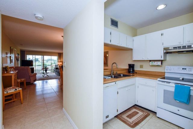 439 CERROMAR LANE 310, Venice, FL 34293