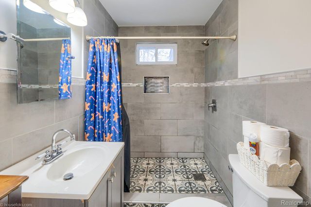 730 Stirling Street, Pontiac, MI 48340