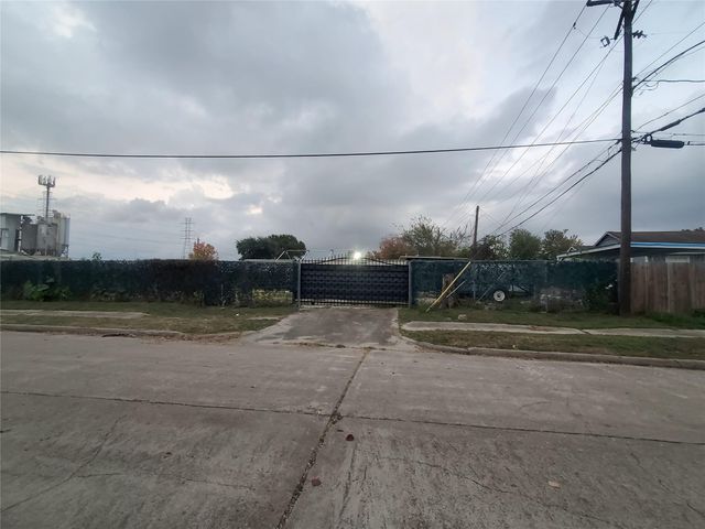 702 E Belmont Street, Pasadena, TX 77506