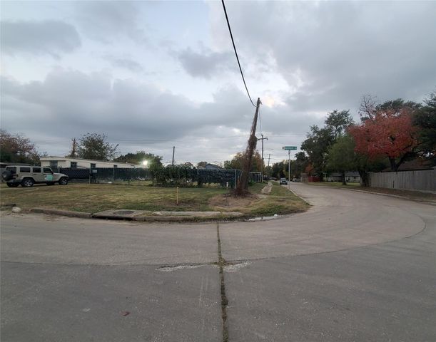 702 E Belmont Street, Pasadena, TX 77506