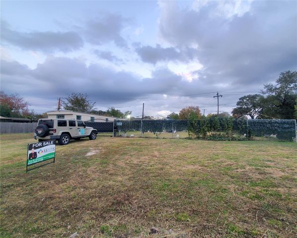 702 E Belmont Street, Pasadena, TX 77506