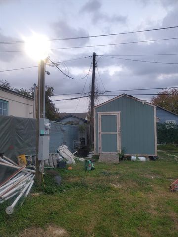 702 E Belmont Street, Pasadena, TX 77506