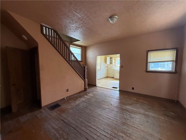 308 E Division St, New Castle, PA 16101