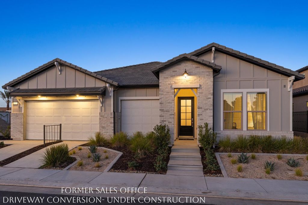 11222 N Via Ravenna Drive, Fresno, CA 93730