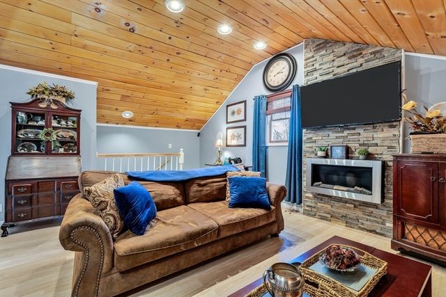 25 Frances Helen Rd, Yarmouth, MA 02675