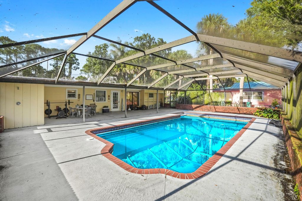 203 E Easy Street, Fort Pierce, FL 34982