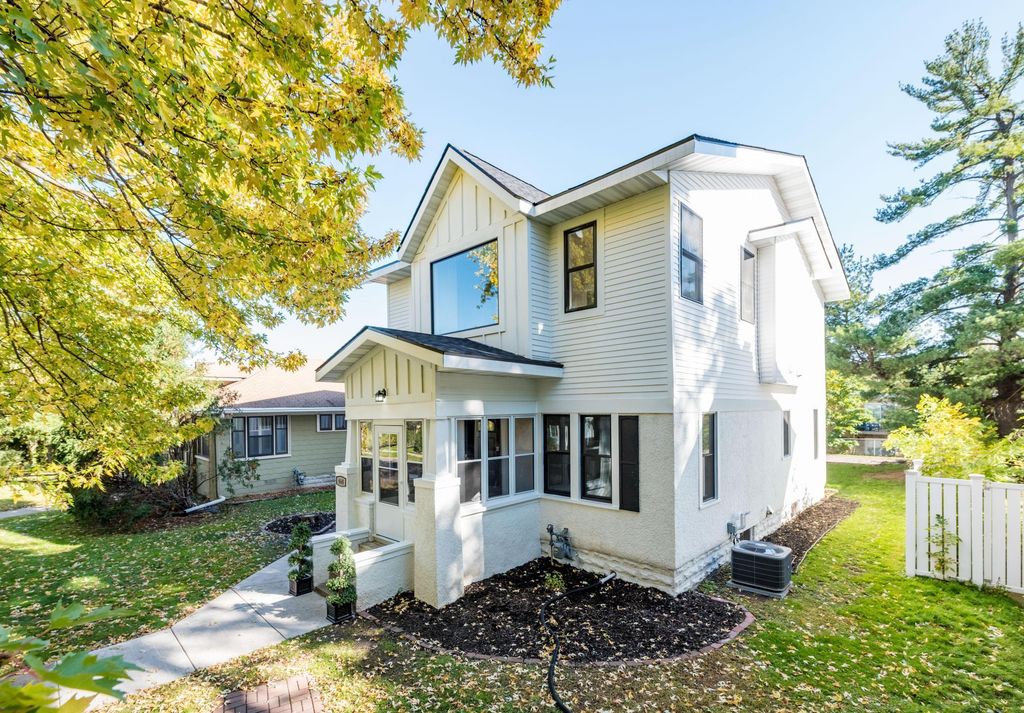 468 Warwick Street, Saint Paul, MN 55105