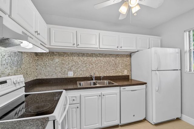 1432 S Lakeside Drive 4, Lake Worth, FL 33460