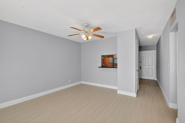 1432 S Lakeside Drive 4, Lake Worth, FL 33460