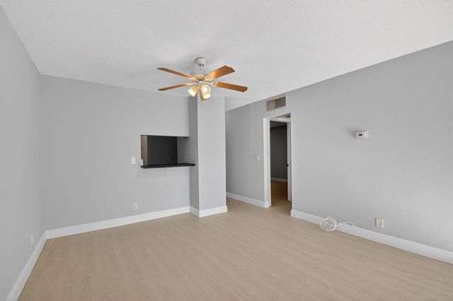 1432 S Lakeside Drive 4, Lake Worth, FL 33460