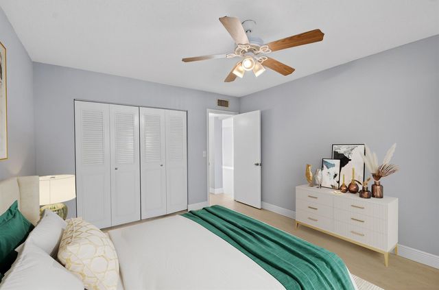 1432 S Lakeside Drive 4, Lake Worth, FL 33460