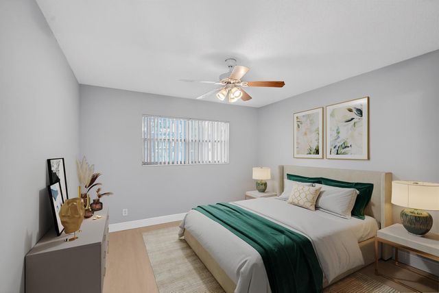 1432 S Lakeside Drive 4, Lake Worth, FL 33460
