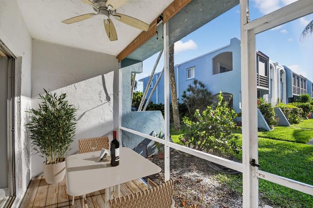 1432 S Lakeside Drive 4, Lake Worth, FL 33460
