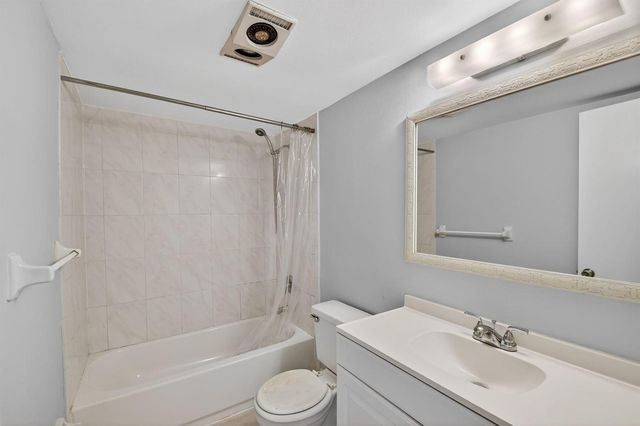 1432 S Lakeside Drive 4, Lake Worth, FL 33460