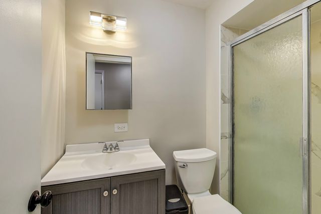 1086 N Northwest Highway G, Park Ridge, IL 60068