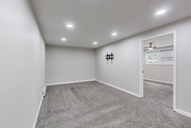 1086 N Northwest Highway G, Park Ridge, IL 60068