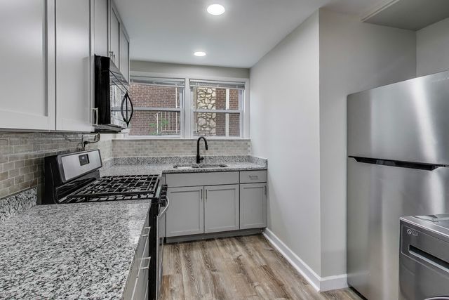 1086 N Northwest Highway G, Park Ridge, IL 60068