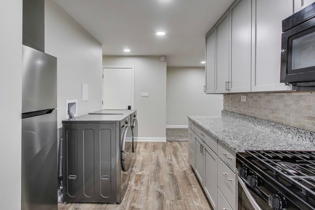 1086 N Northwest Highway G, Park Ridge, IL 60068