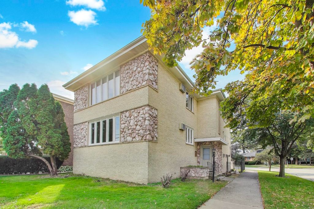1086 N Northwest Highway G, Park Ridge, IL 60068