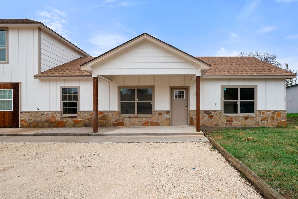 2865 Conveyor Drive B, Burleson, TX 76028