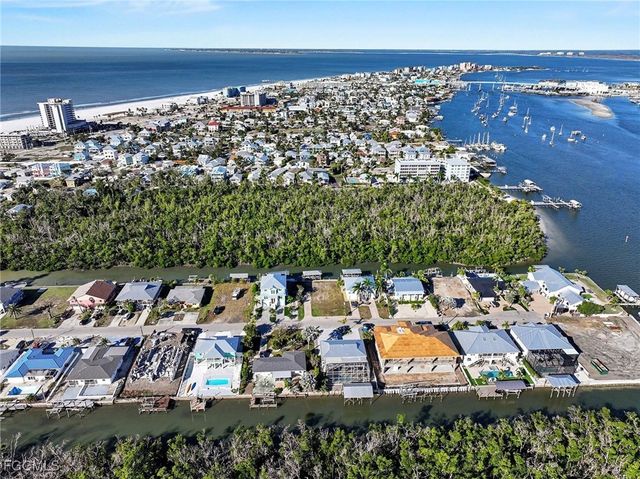 225 Tropical Shore WAY, Fort Myers Beach, FL 33931