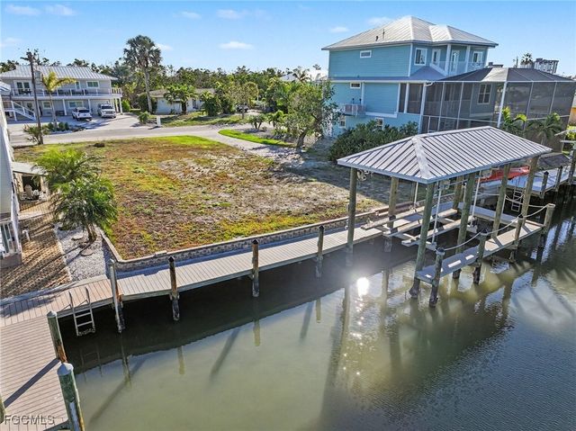 225 Tropical Shore WAY, Fort Myers Beach, FL 33931
