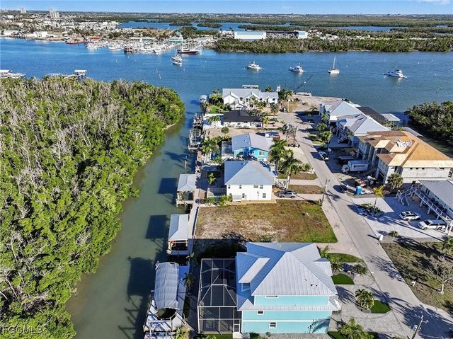 225 Tropical Shore WAY, Fort Myers Beach, FL 33931