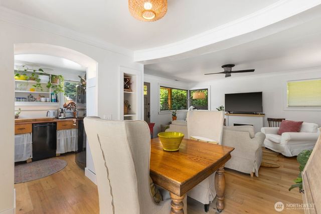 4311 NE 55th Street, Seattle, WA 98105