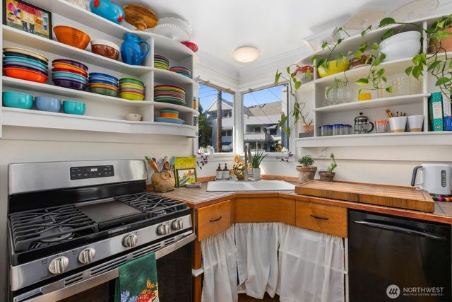 4311 NE 55th Street, Seattle, WA 98105